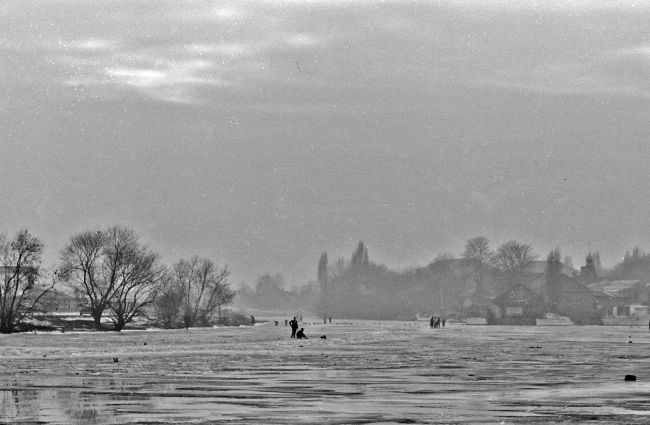 Frozen River Thames 1963. 