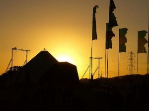 pyramid-stage-sunset-glastonbury-2008